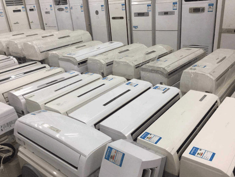 エアコン出荷 前60台保管